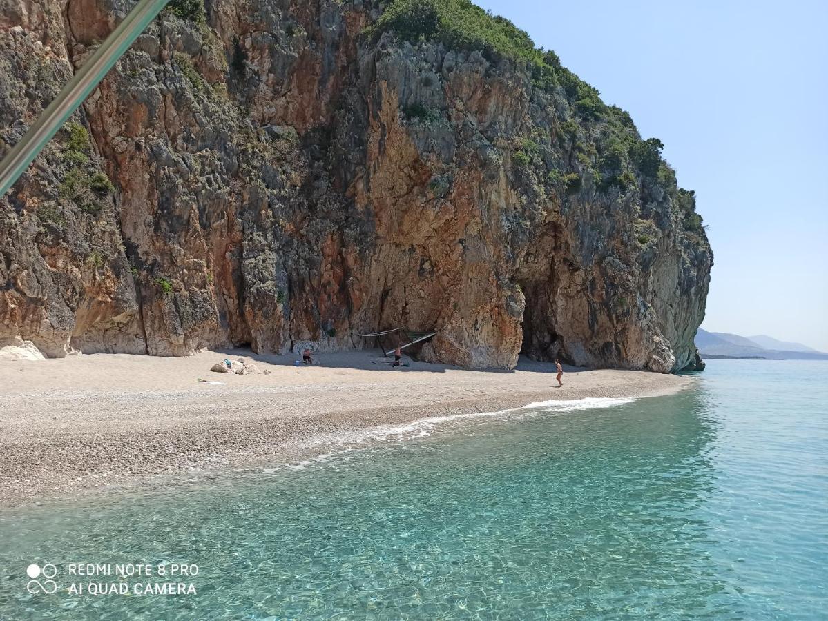 George Hotel Rooms&Suites Himara Kültér fotó